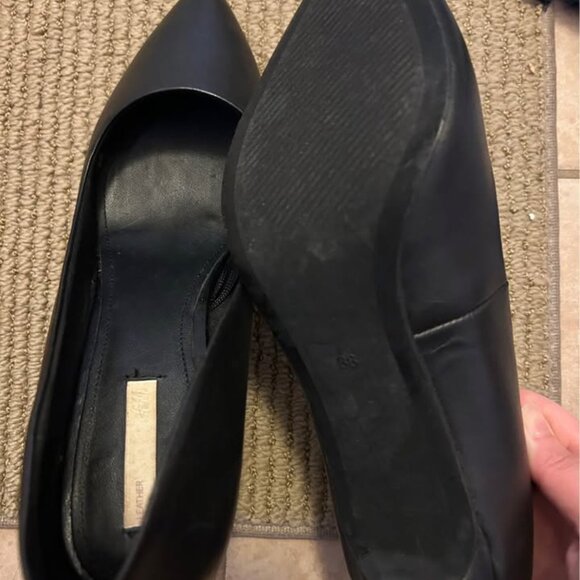 This is a pair of black pointed-toe mid-heel pumps. - Picture 3 of 3